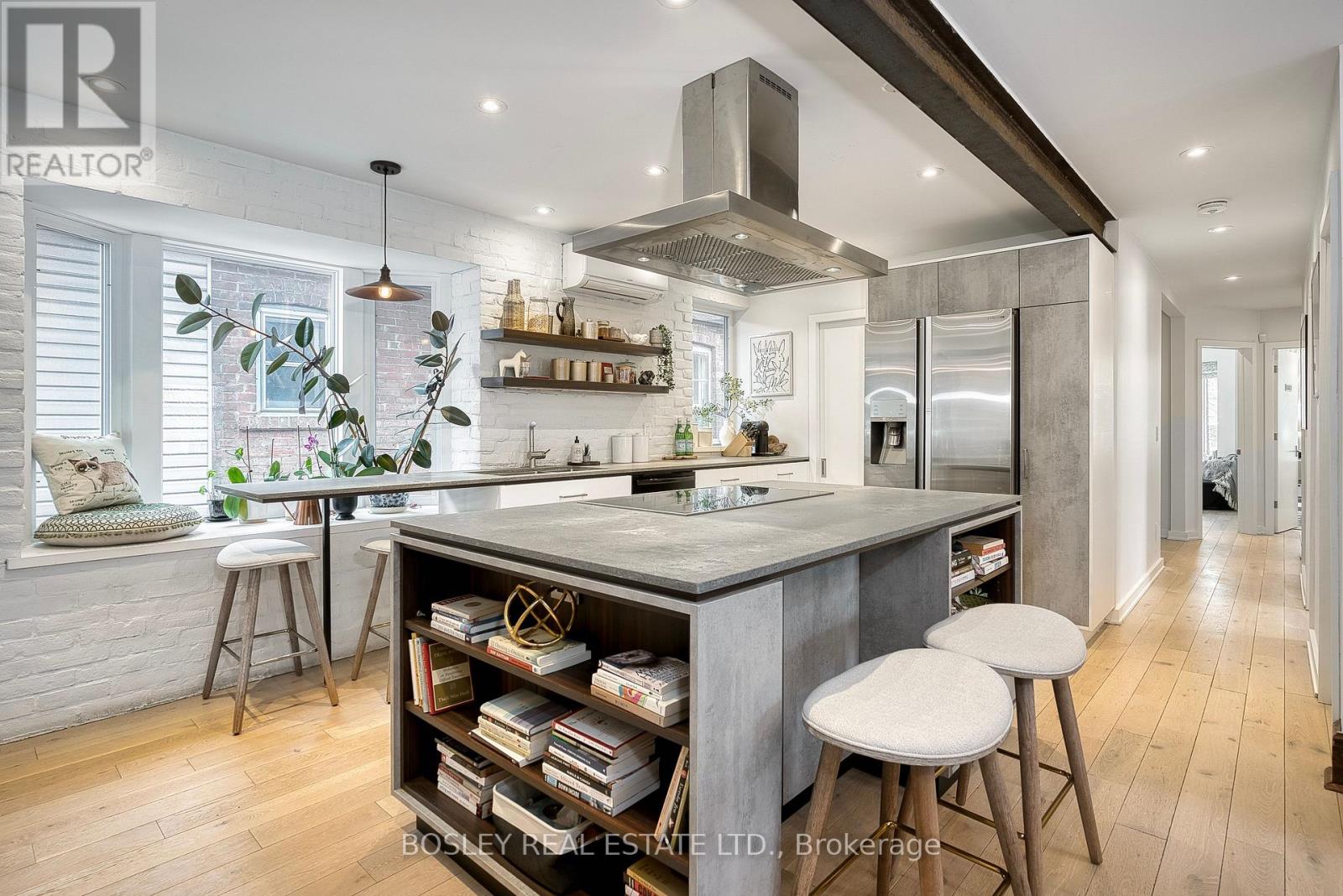 91 Indian Road, Toronto, Ontario  M6R 2V5 - Photo 5 - W12815016