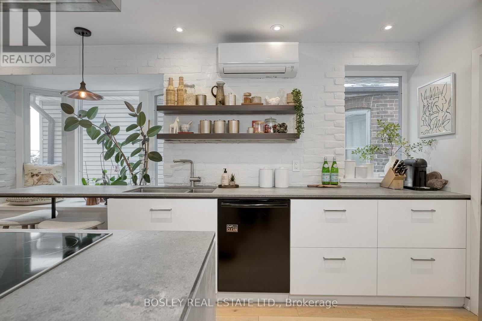 91 Indian Road, Toronto, Ontario  M6R 2V5 - Photo 6 - W12815016