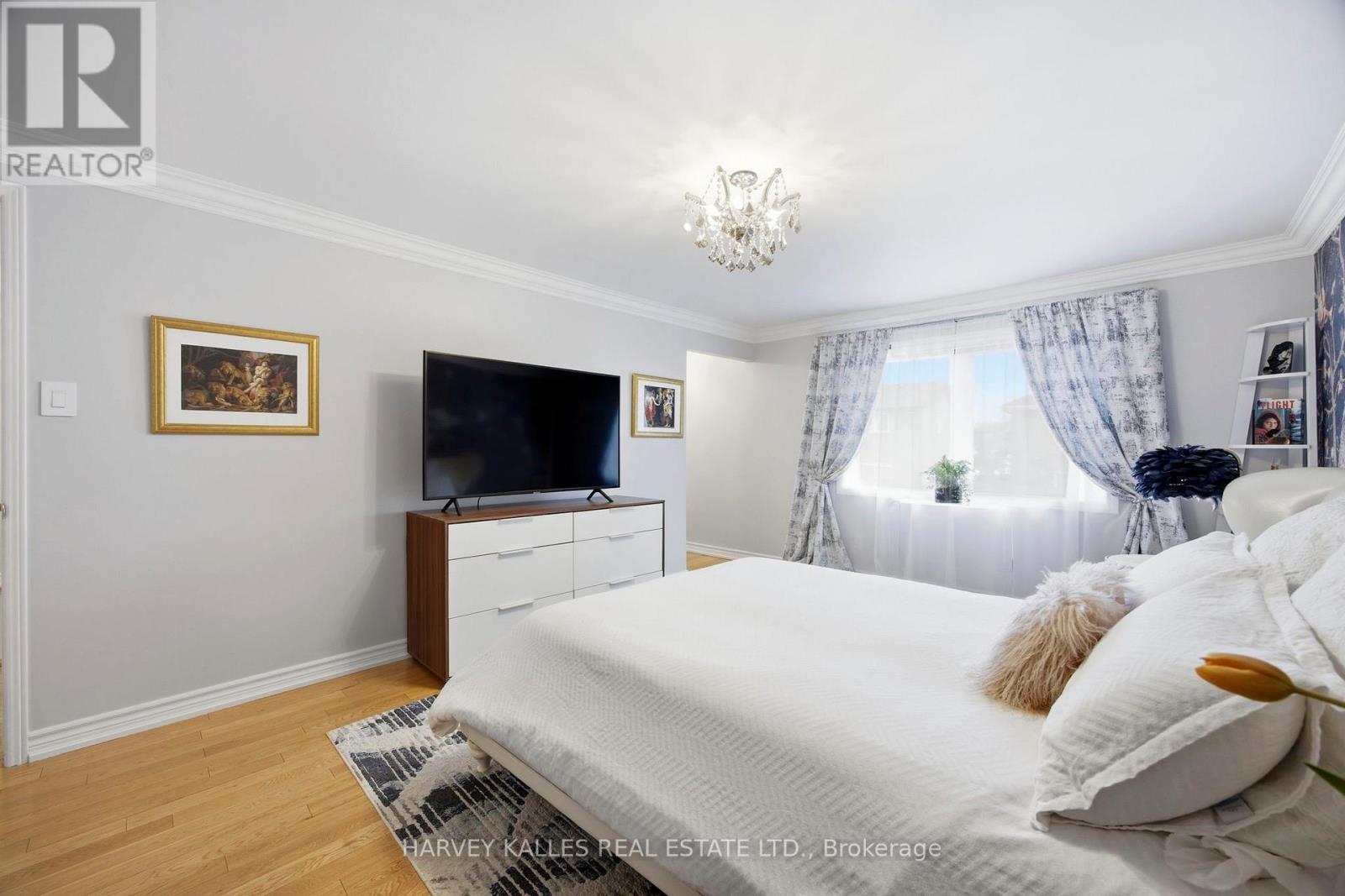 682 Willowbank Trail, Mississauga, Ontario  L4W 3L8 - Photo 23 - W12815034