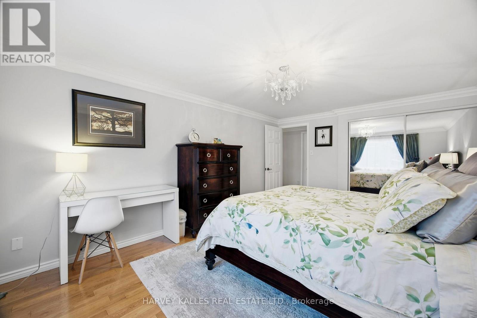 682 Willowbank Trail, Mississauga, Ontario  L4W 3L8 - Photo 28 - W12815034