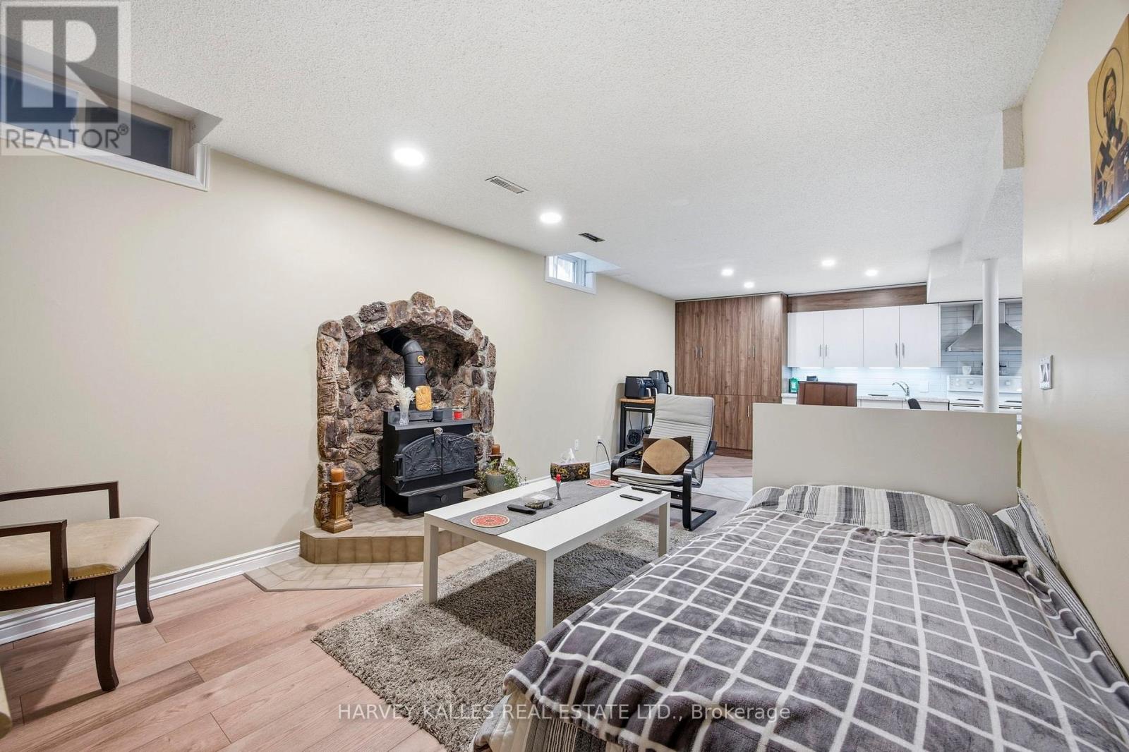 682 Willowbank Trail, Mississauga, Ontario  L4W 3L8 - Photo 38 - W12815034