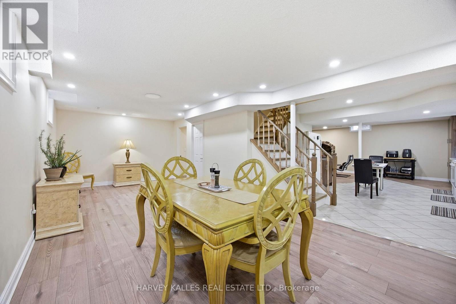 682 Willowbank Trail, Mississauga, Ontario  L4W 3L8 - Photo 40 - W12815034