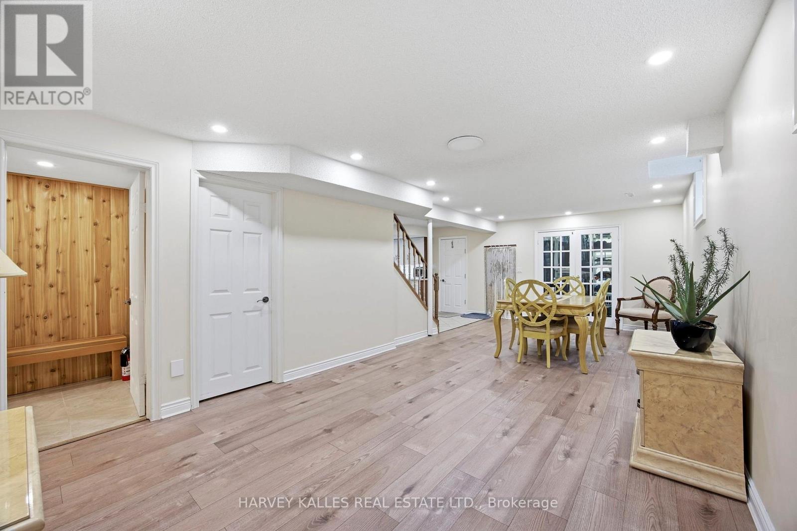 682 Willowbank Trail, Mississauga, Ontario  L4W 3L8 - Photo 44 - W12815034