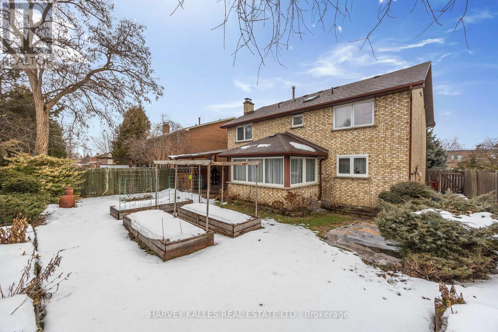 682 Willowbank Trail, Mississauga, Ontario  L4W 3L8 - Photo 49 - W12815034