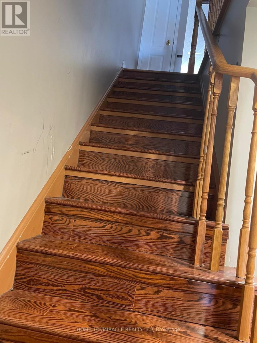 Upper - 173 Willow Park Drive, Brampton, Ontario  L6R 2N1 - Photo 14 - W12815058