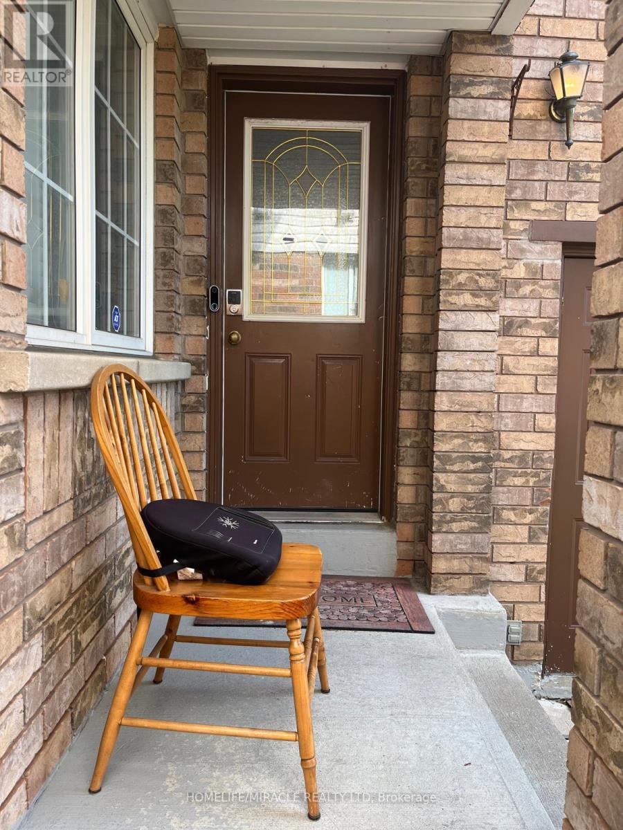 Upper - 173 Willow Park Drive, Brampton, Ontario  L6R 2N1 - Photo 3 - W12815058