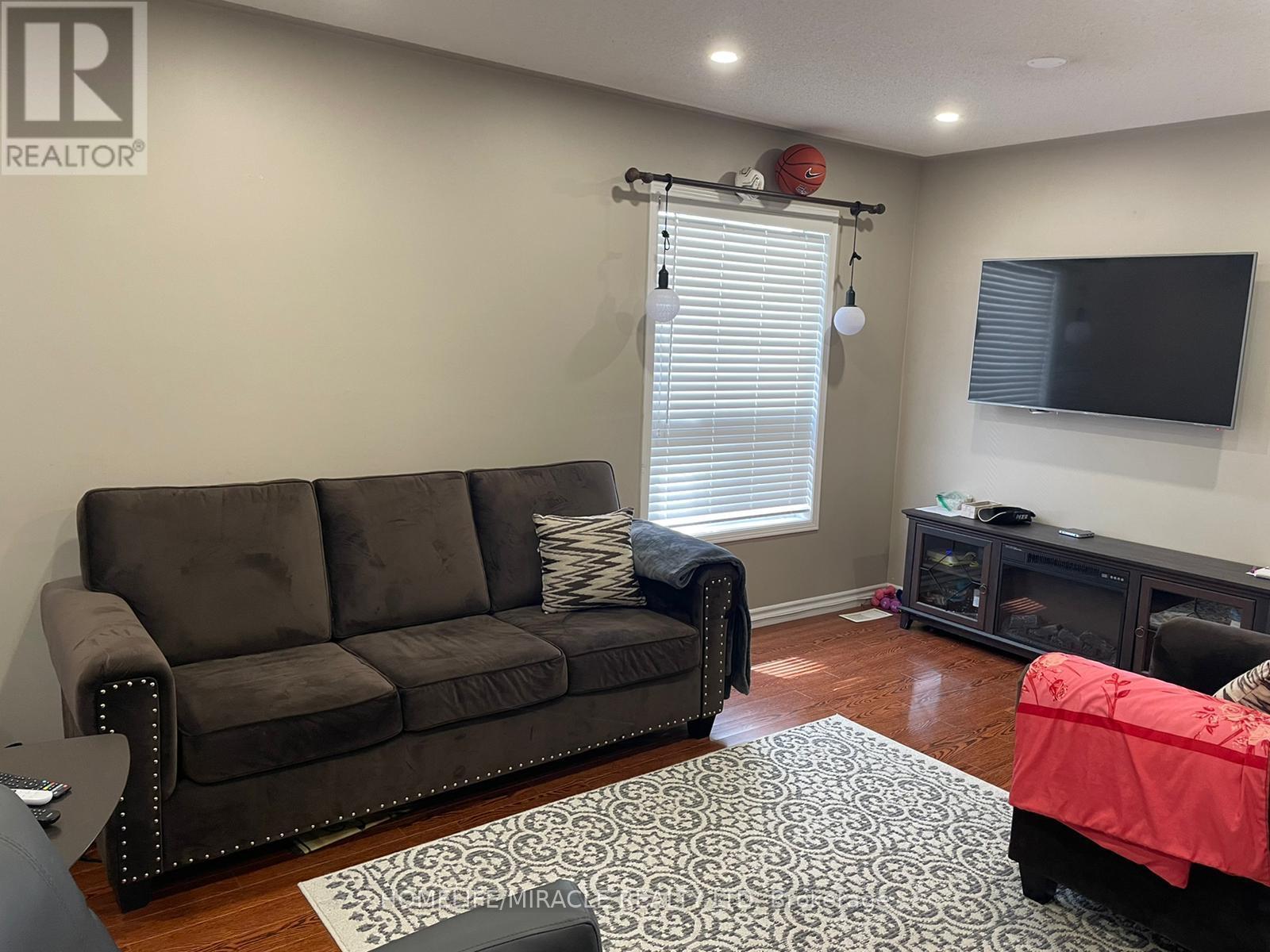 Upper - 173 Willow Park Drive, Brampton, Ontario  L6R 2N1 - Photo 7 - W12815058