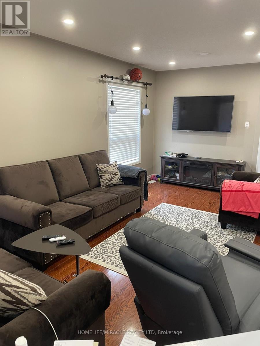 Upper - 173 Willow Park Drive, Brampton, Ontario  L6R 2N1 - Photo 8 - W12815058