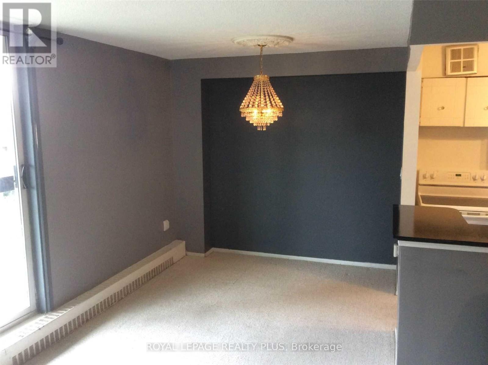 207 - 1100 Caven Street, Mississauga, Ontario  L5G 4N3 - Photo 6 - W12815072