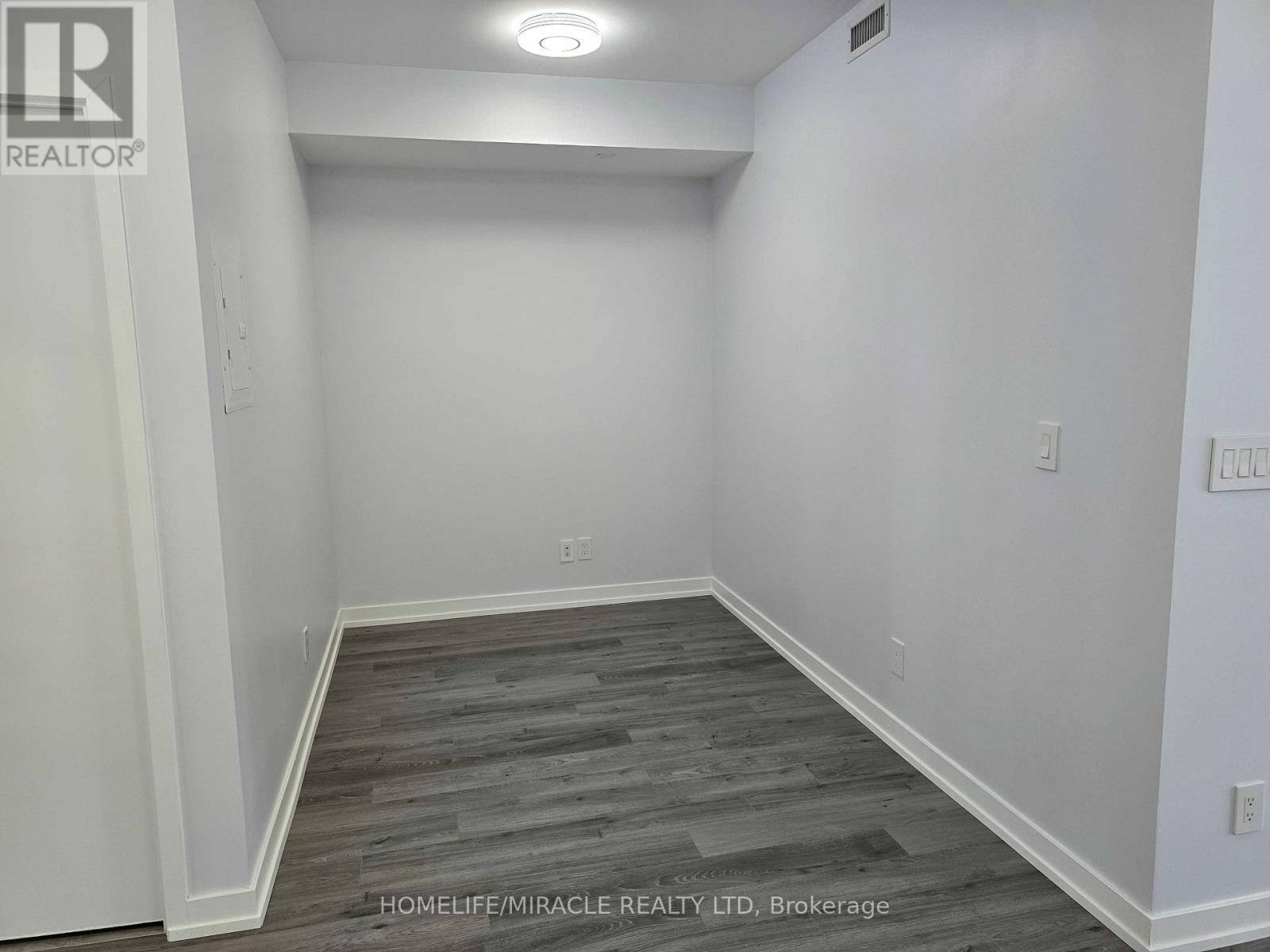 1006 - 510 Curran Place, Mississauga, Ontario  L5B 0J8 - Photo 9 - W12815180