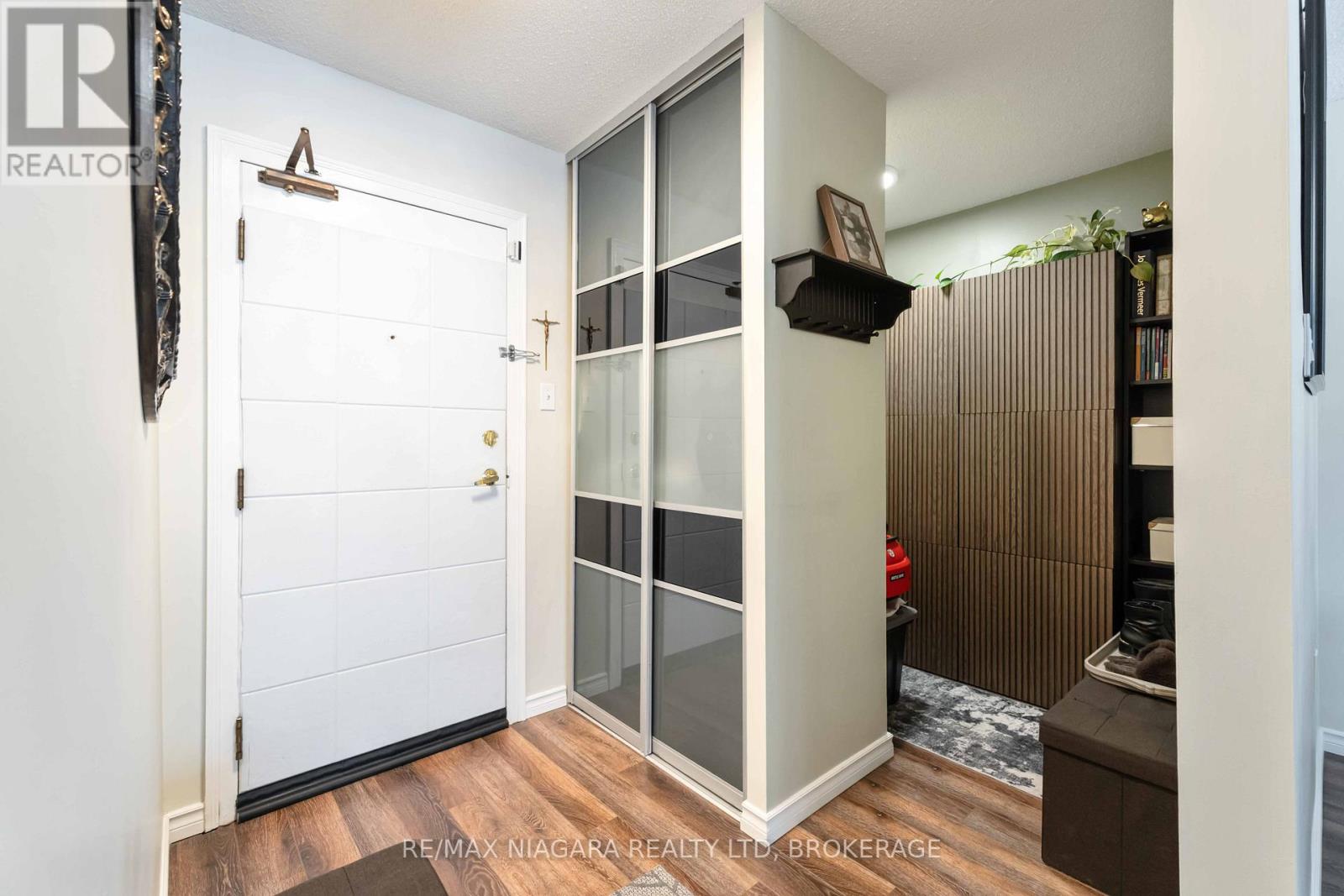 210 - 5100 Dorchester Road, Niagara Falls, Ontario  L2E 7H4 - Photo 3 - X12800176