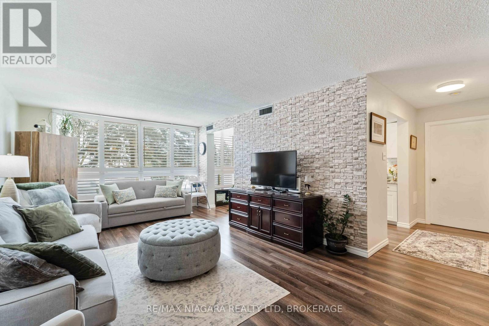 210 - 5100 Dorchester Road, Niagara Falls, Ontario  L2E 7H4 - Photo 5 - X12800176