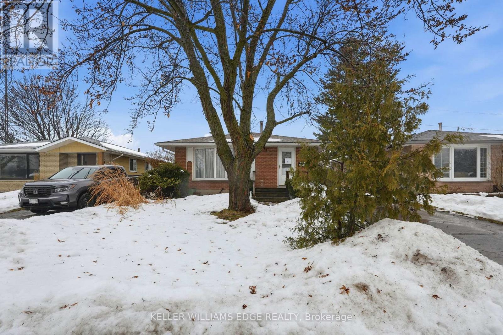 66 Geneva Crescent, Kitchener, Ontario  N2E 1M9 - Photo 4 - X12815018