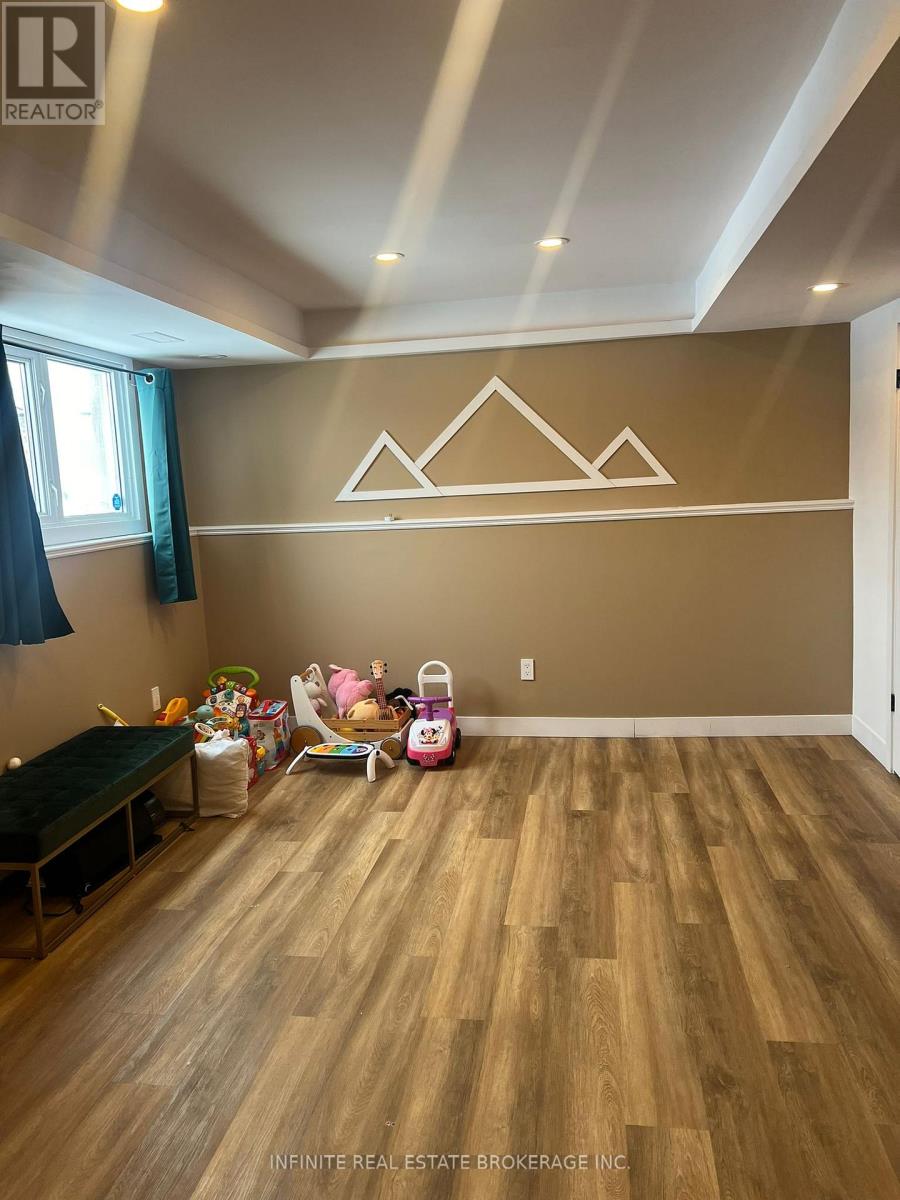 72 Tumbleweed Crescent, London South, Ontario  N6E 2N8 - Photo 5 - X12815064