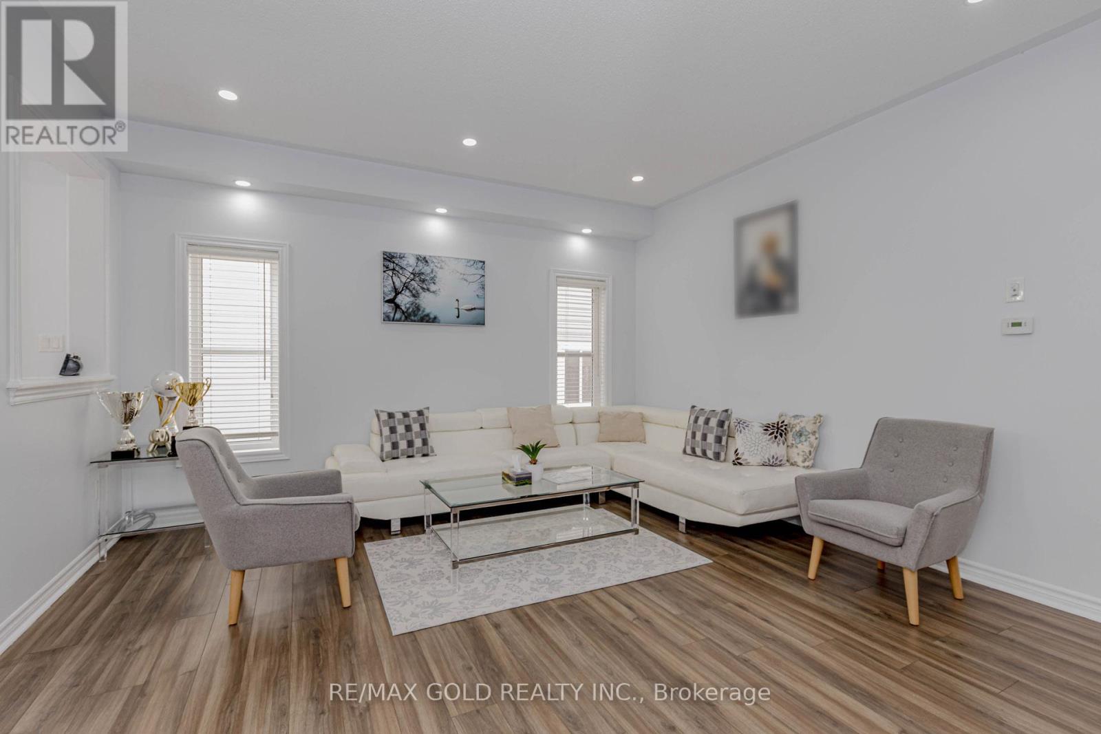 527 Wansbrough Way, Shelburne, Ontario  L9V 2S6 - Photo 3 - X12815080