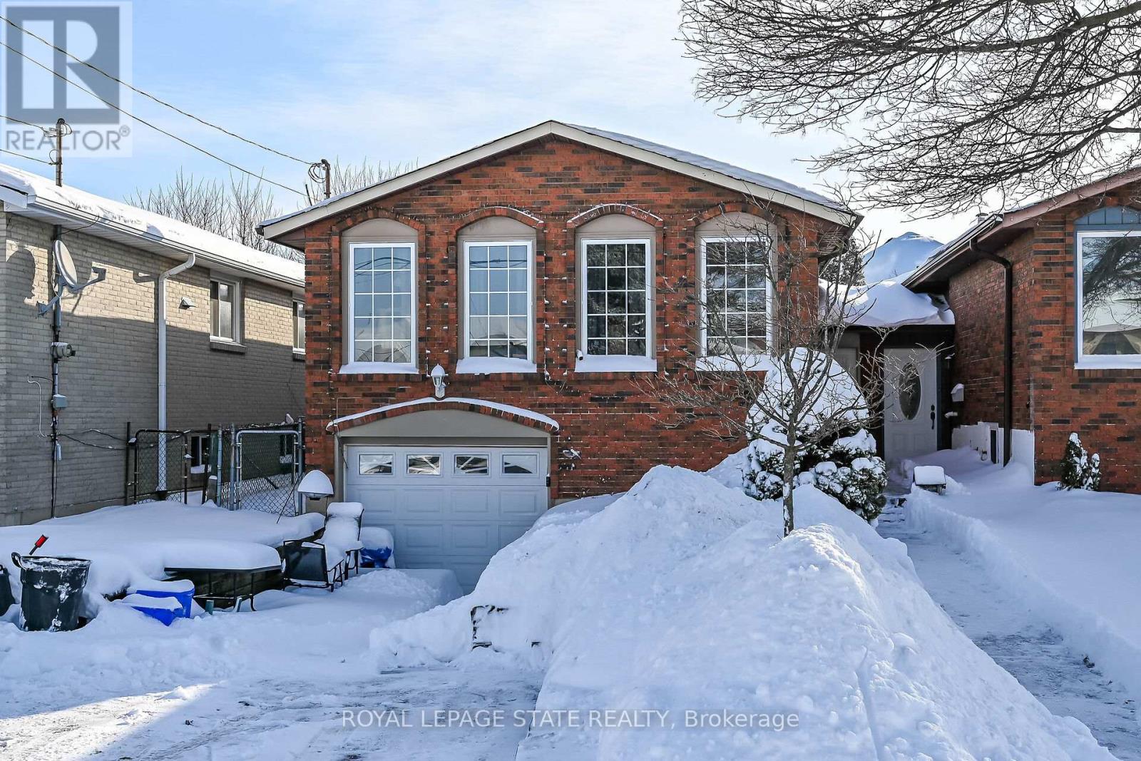 327 EAGLEWOOD DRIVE, Hamilton, Ontario