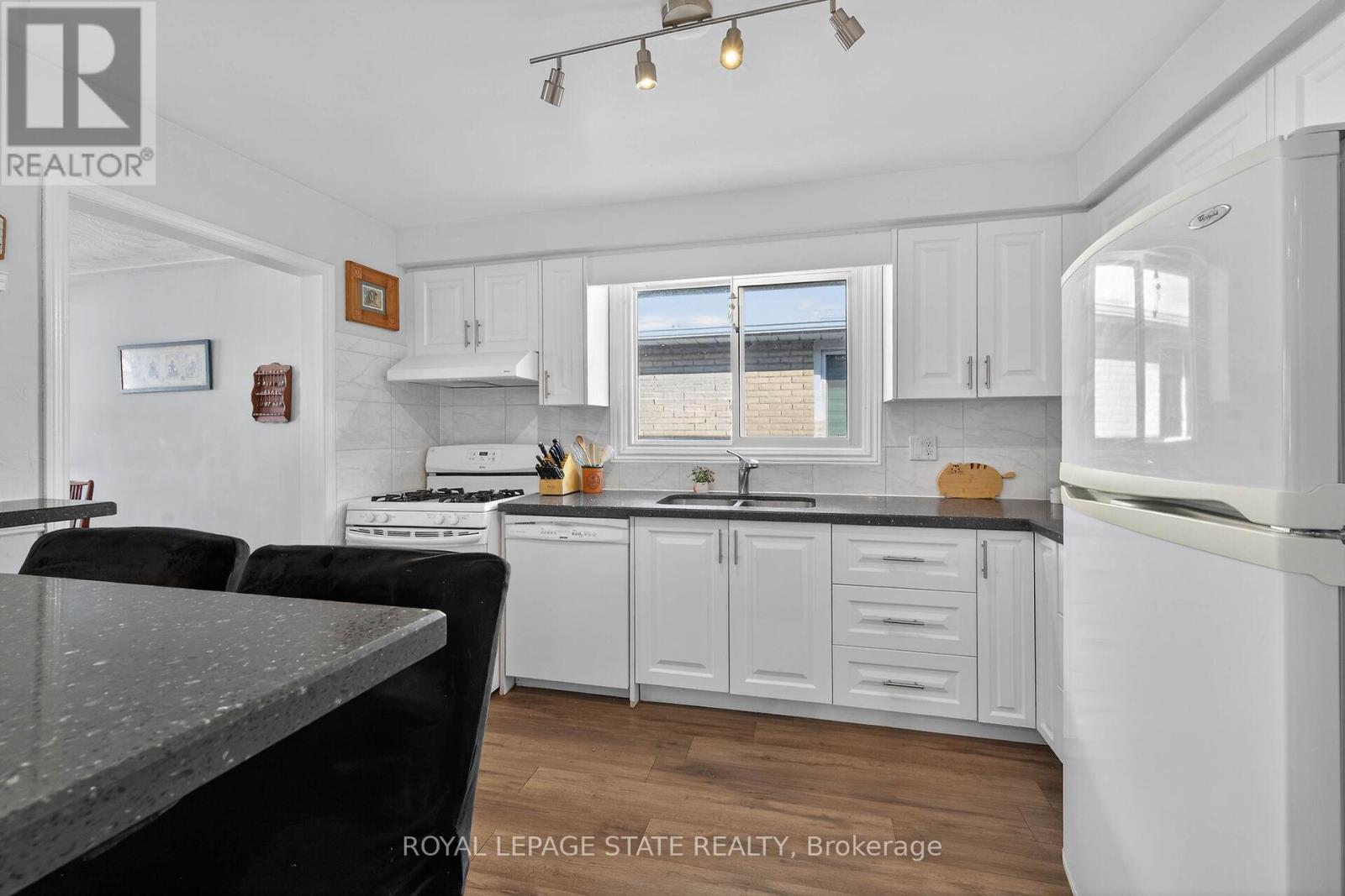 327 Eaglewood Drive, Hamilton, Ontario  L8W 1Z2 - Photo 15 - X12815124