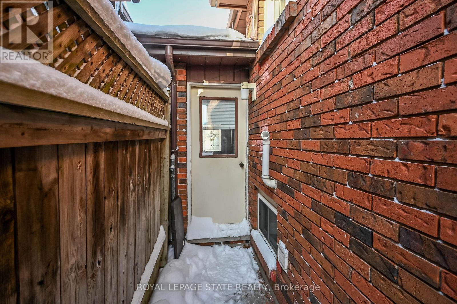 327 Eaglewood Drive, Hamilton, Ontario  L8W 1Z2 - Photo 4 - X12815124