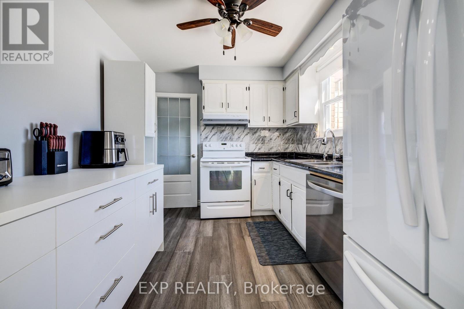 52 Uxbridge Crescent, Kitchener, Ontario  N2E 2P8 - Photo 10 - X12815144