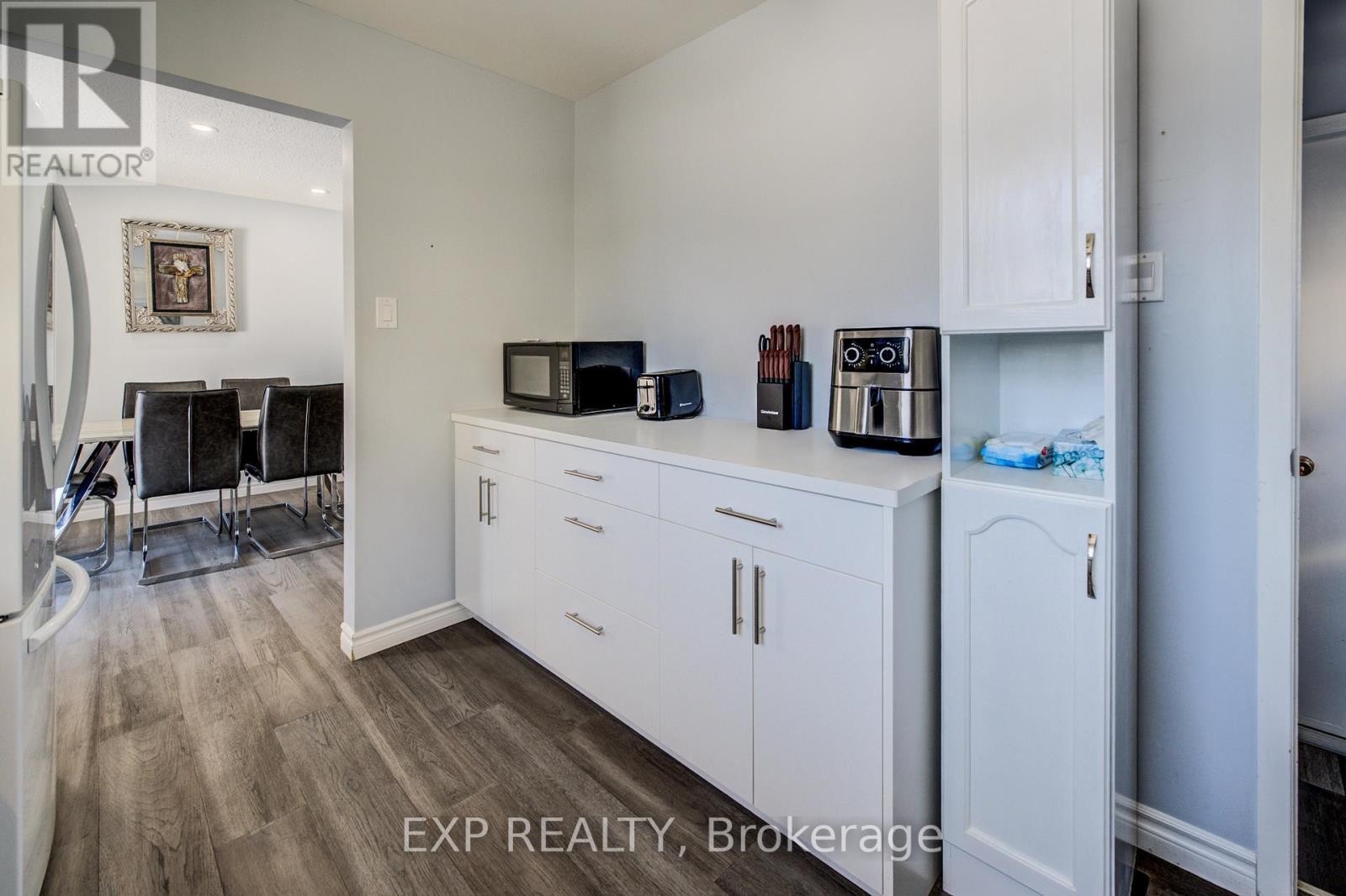 52 Uxbridge Crescent, Kitchener, Ontario  N2E 2P8 - Photo 12 - X12815144