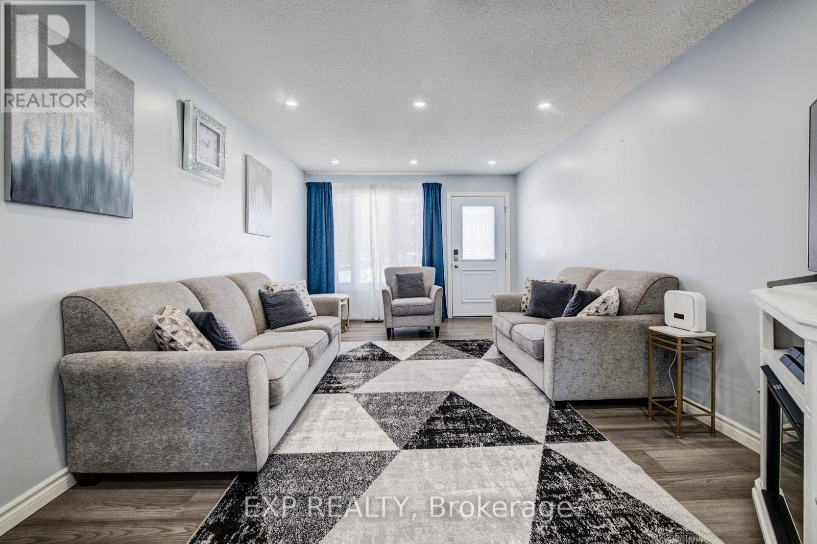 52 Uxbridge Crescent, Kitchener, Ontario  N2E 2P8 - Photo 4 - X12815144