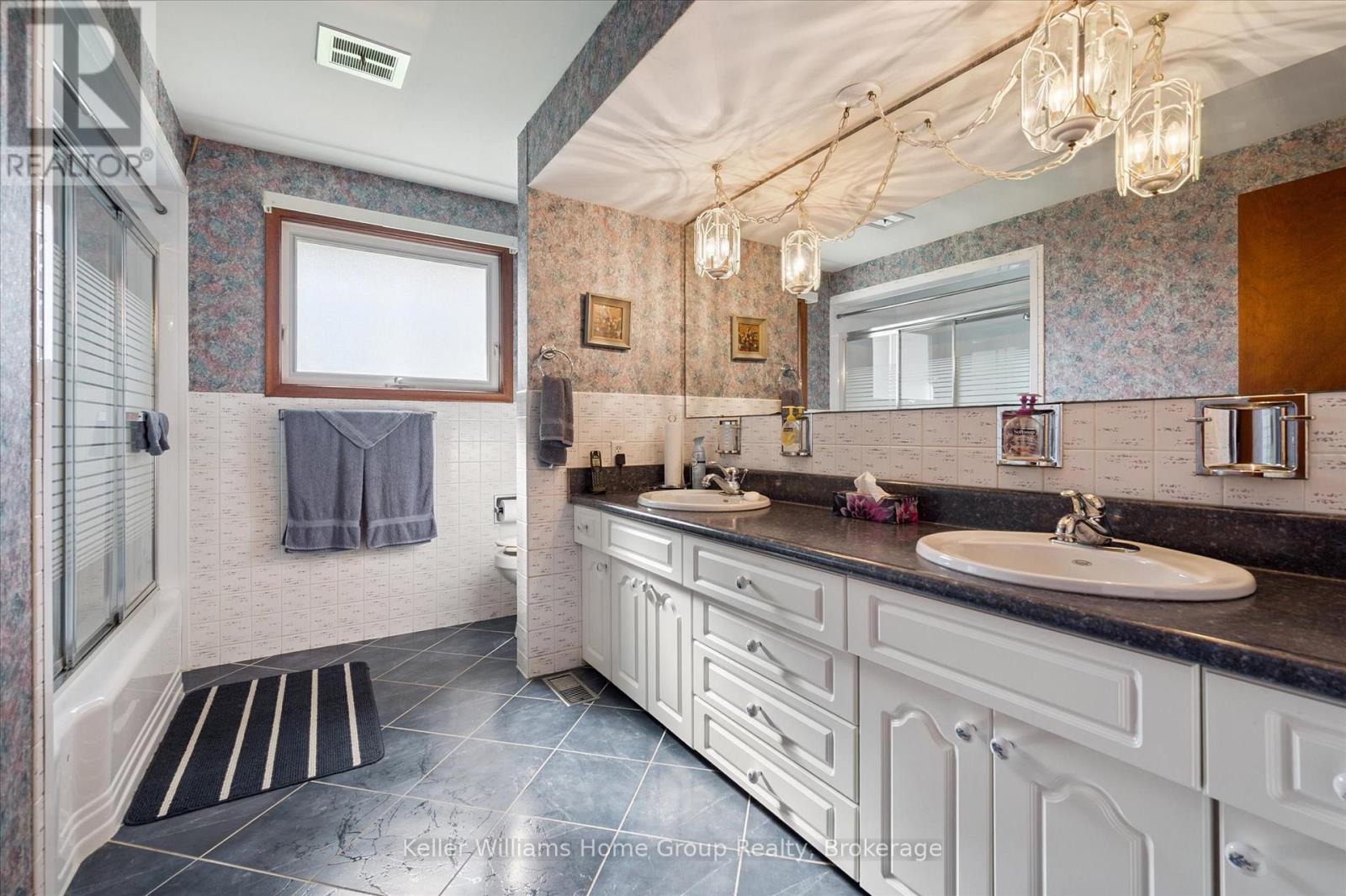 27 Peel Street E, Mapleton, Ontario  N0B 1A0 - Photo 23 - X12815248