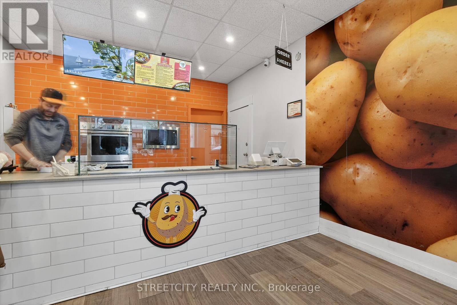 275 Talbot Street, St. Thomas, Ontario  N5P 1B3 - Photo 8 - X12815224