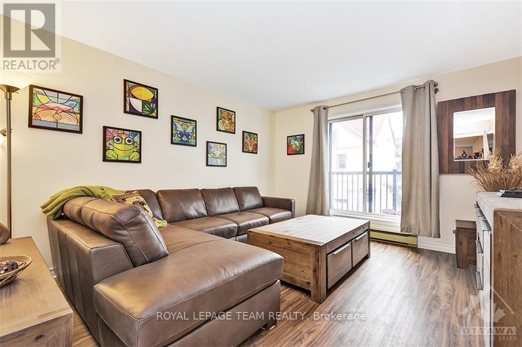 206 Guigues Avenue, Ottawa, Ontario  K1N 5J2 - Photo 2 - X12815276