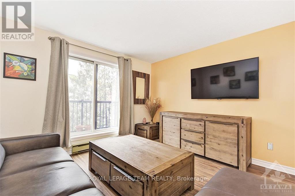 206 Guigues Avenue, Ottawa, Ontario  K1N 5J2 - Photo 5 - X12815276