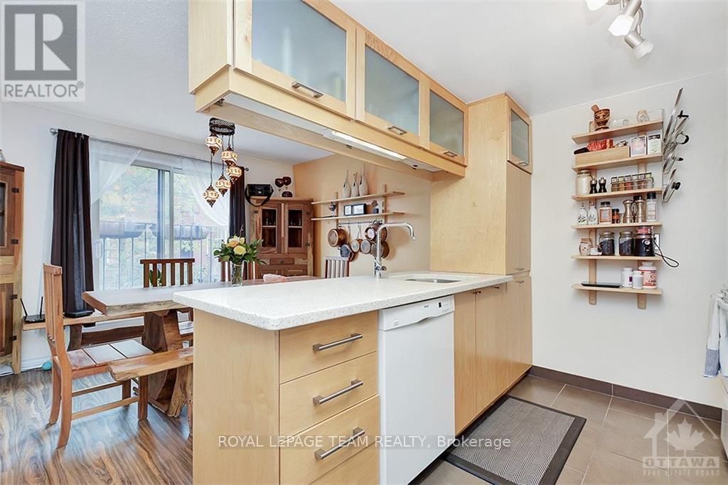 206 Guigues Avenue, Ottawa, Ontario  K1N 5J2 - Photo 8 - X12815276