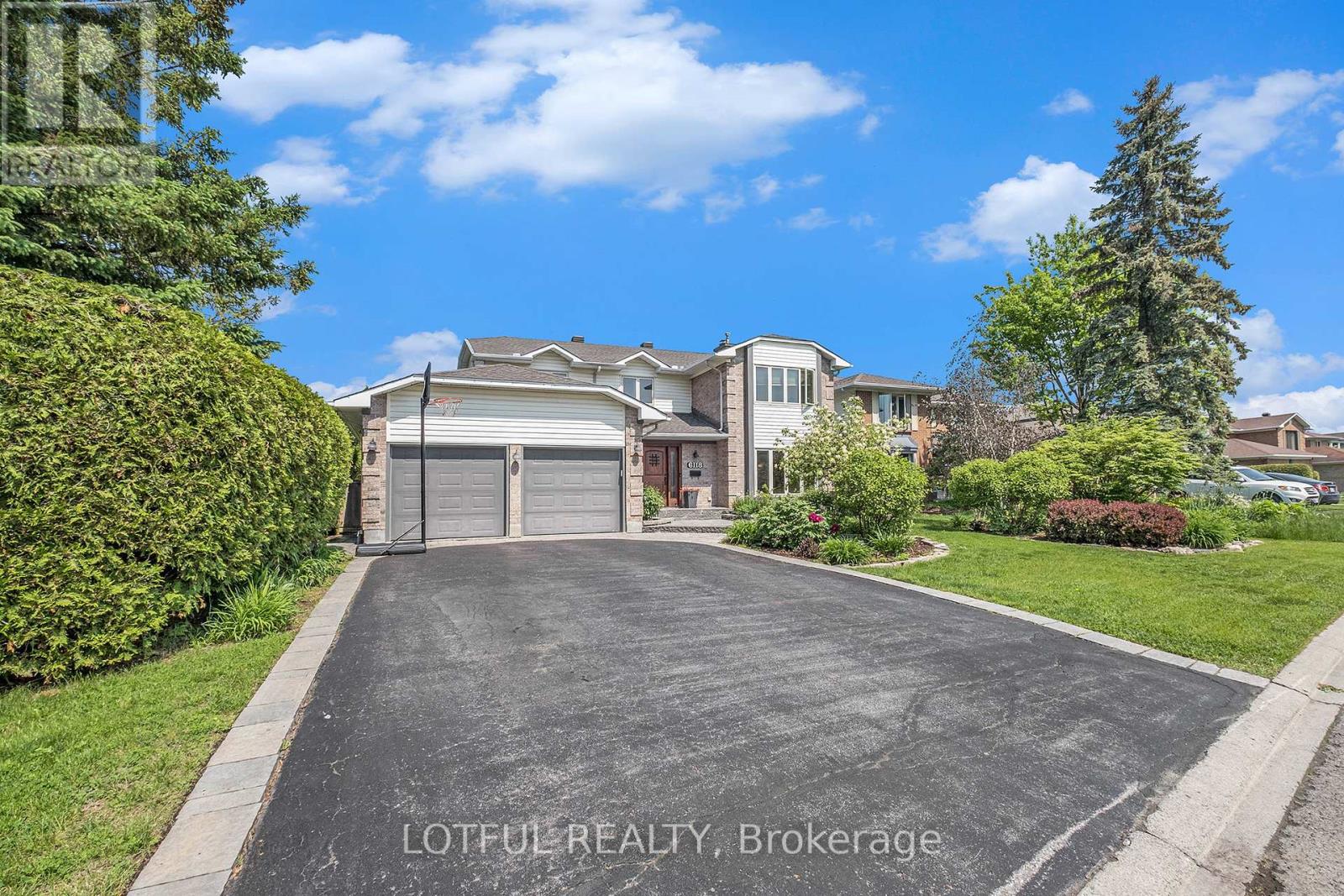 6118 Voyageur Drive, Ottawa, Ontario  K1C 2W3 - Photo 2 - X12815334