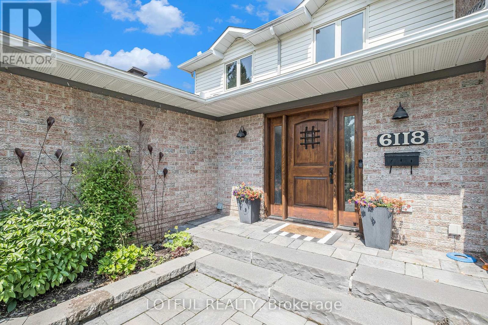 6118 Voyageur Drive, Ottawa, Ontario  K1C 2W3 - Photo 3 - X12815334