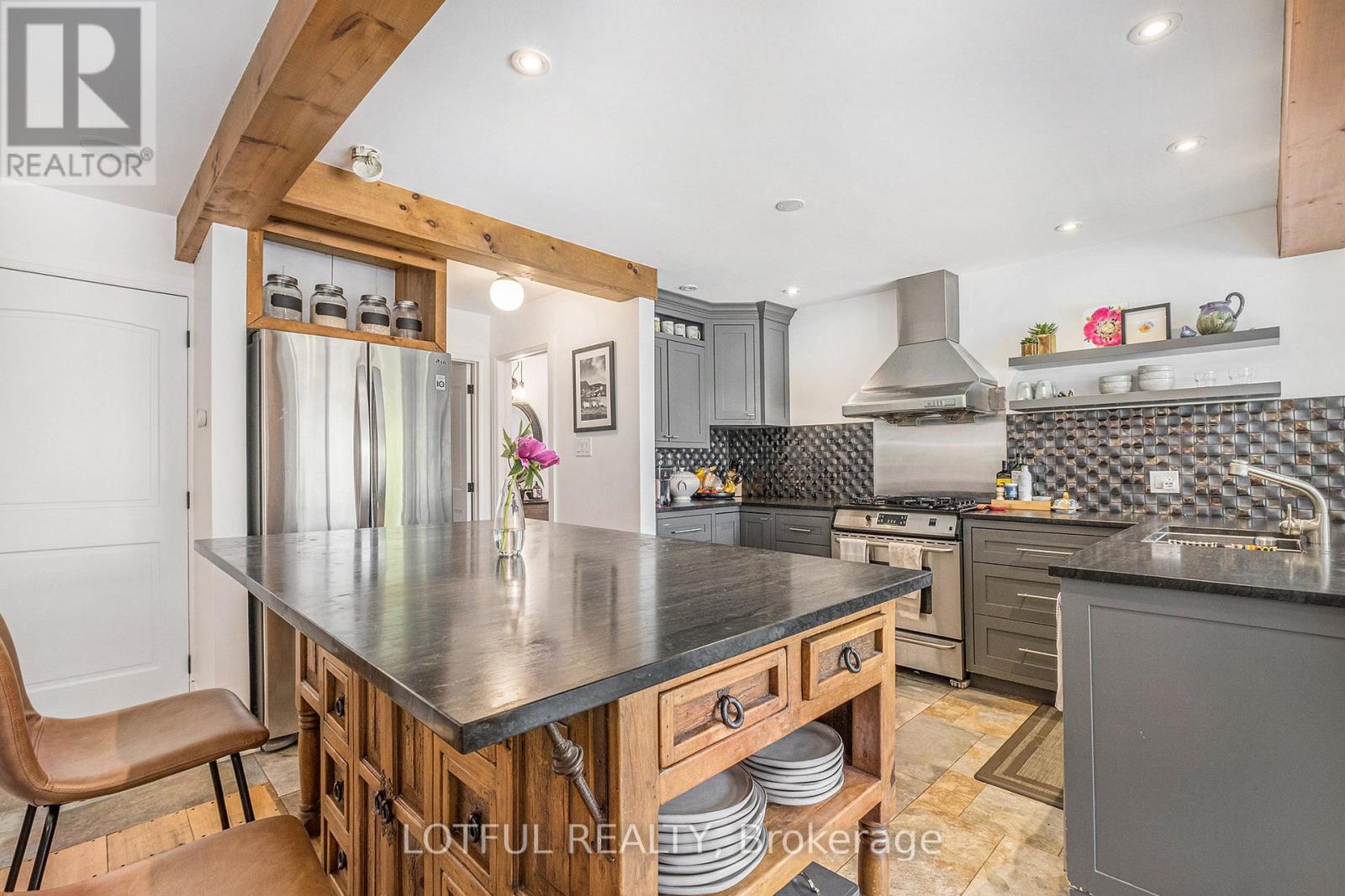 6118 Voyageur Drive, Ottawa, Ontario  K1C 2W3 - Photo 8 - X12815334