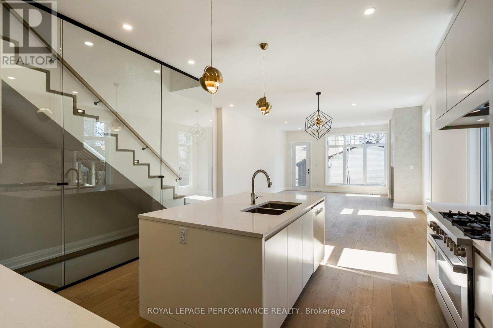 31 Commanda Way, Ottawa, Ontario  K1M 1G1 - Photo 7 - X12815358