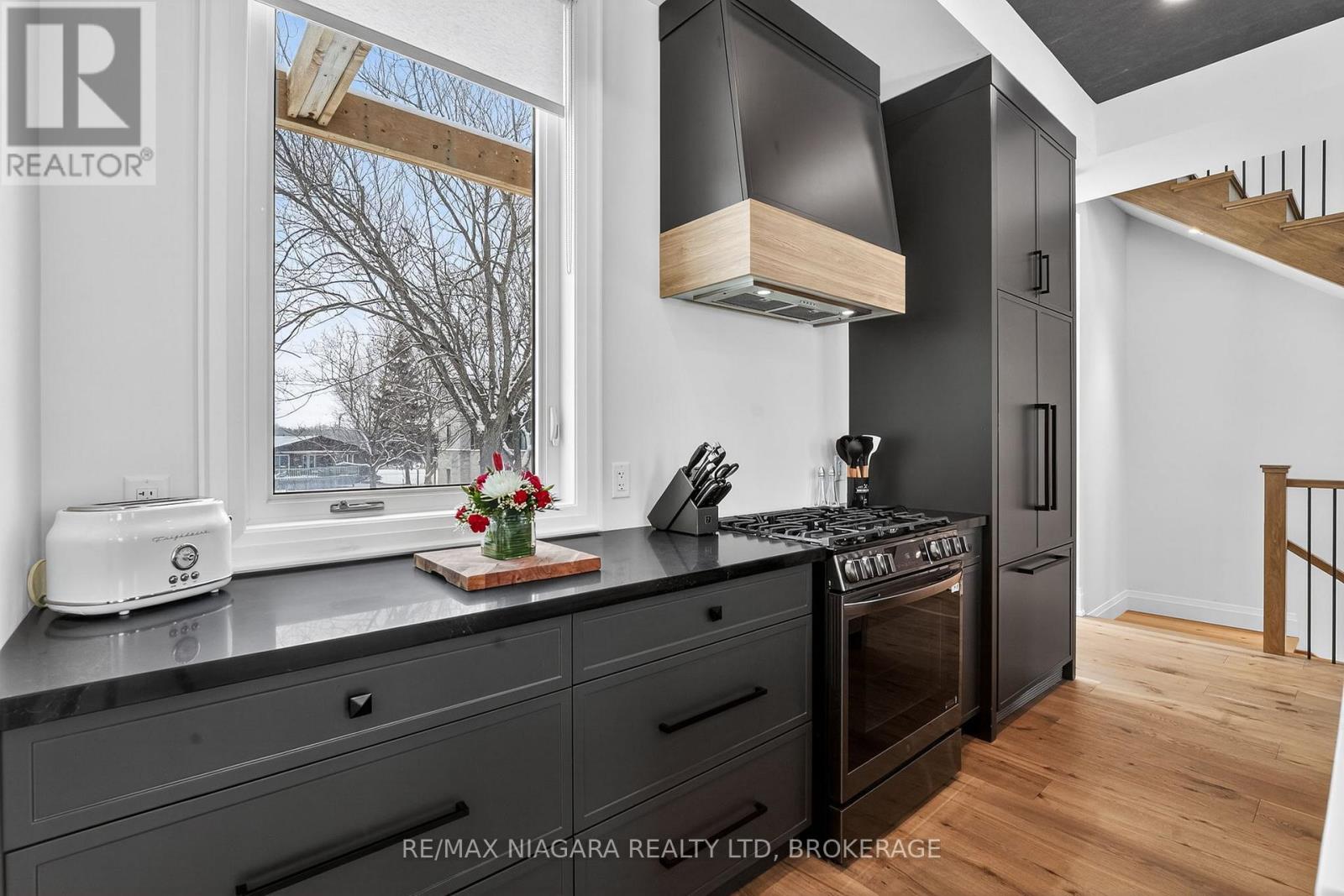 39 Ivy Crescent, Thorold, Ontario  L2V 4N9 - Photo 11 - X12815272