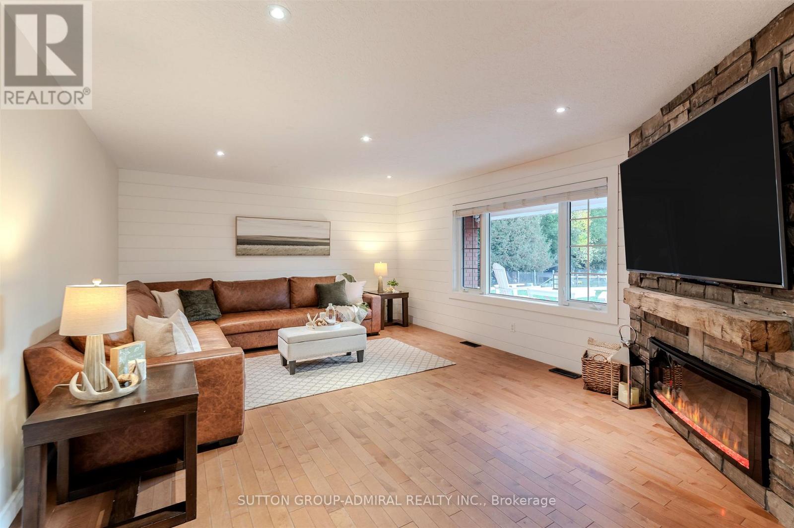 250 Denney Drive, Essa, Ontario  L3W 0T8 - Photo 14 - N12814962