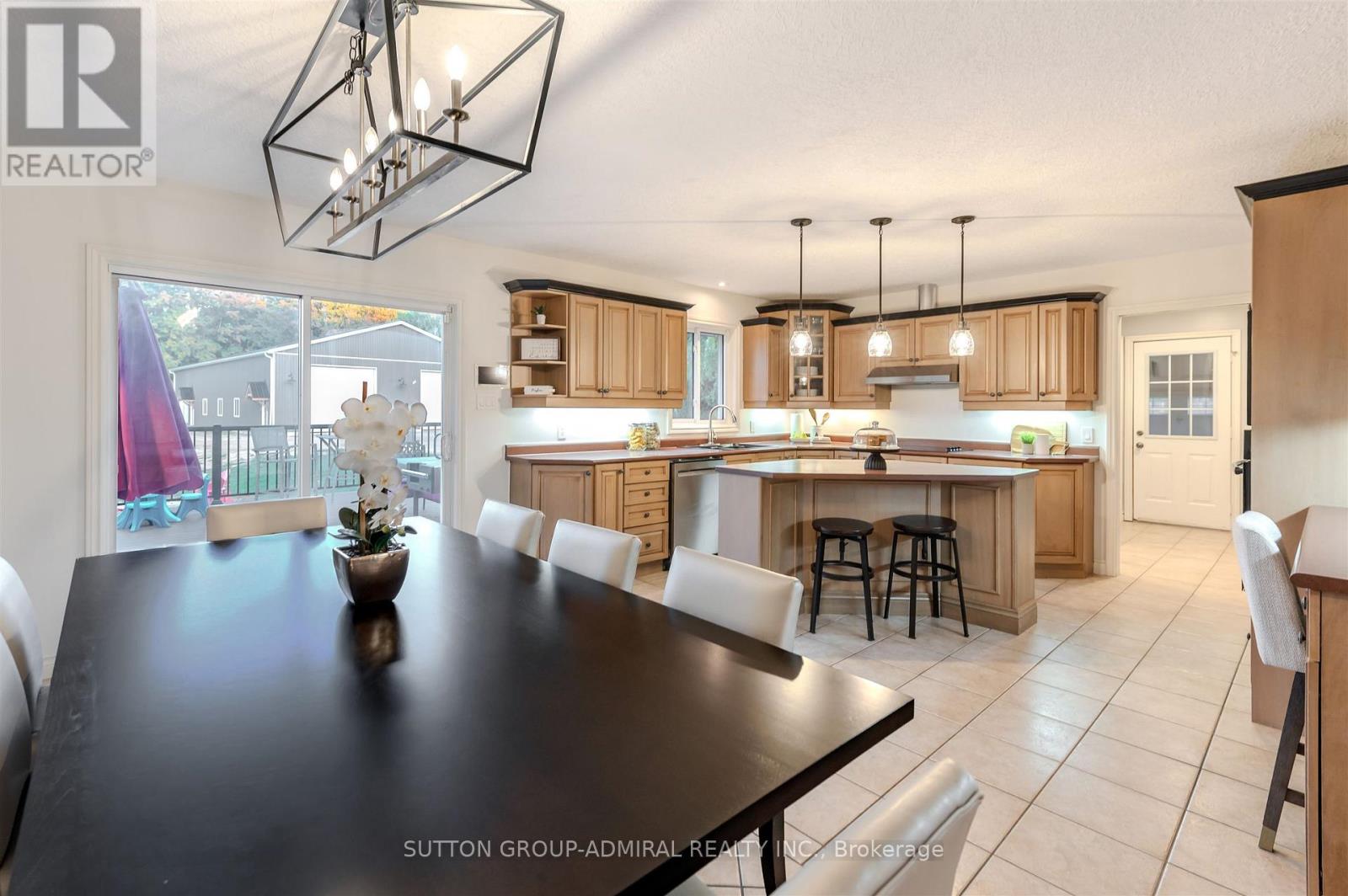 250 Denney Drive, Essa, Ontario  L3W 0T8 - Photo 17 - N12814962