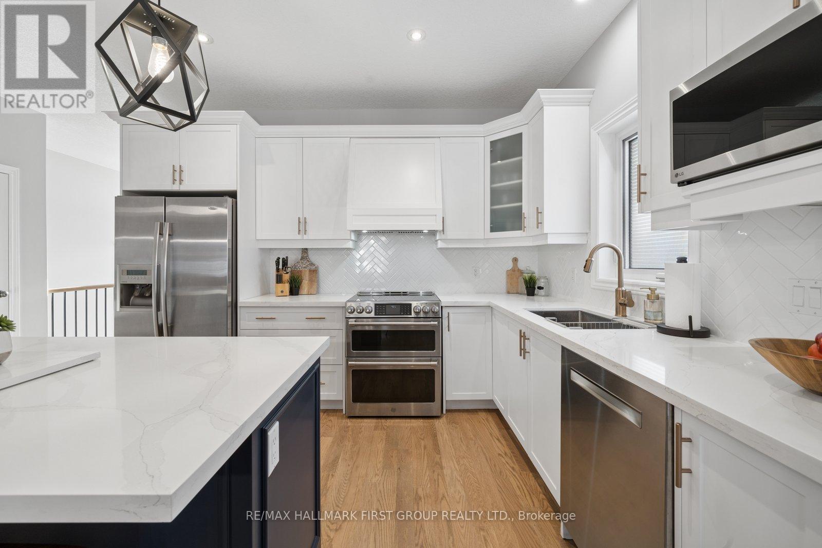 11 Lonetto Street, Whitby, Ontario  L1M 0G7 - Photo 10 - E12815218