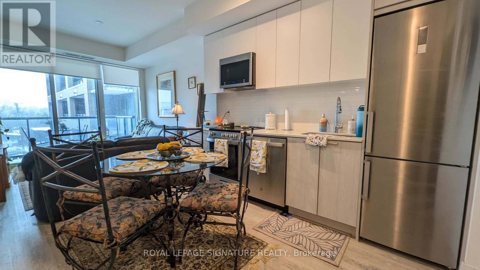 321 - 185 Deerfield Road, Newmarket, Ontario  L3Y 0G7 - Photo 2 - N12815356