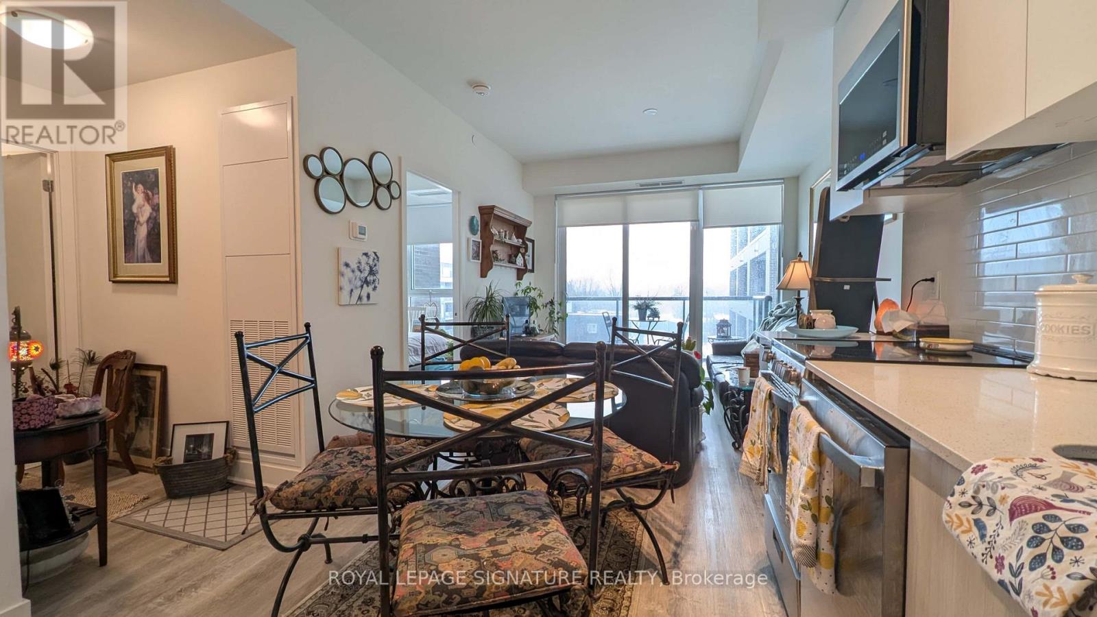 321 - 185 Deerfield Road, Newmarket, Ontario  L3Y 0G7 - Photo 3 - N12815356