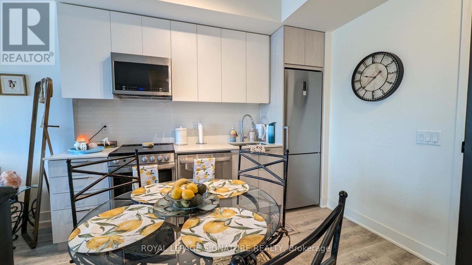 321 - 185 Deerfield Road, Newmarket, Ontario  L3Y 0G7 - Photo 4 - N12815356