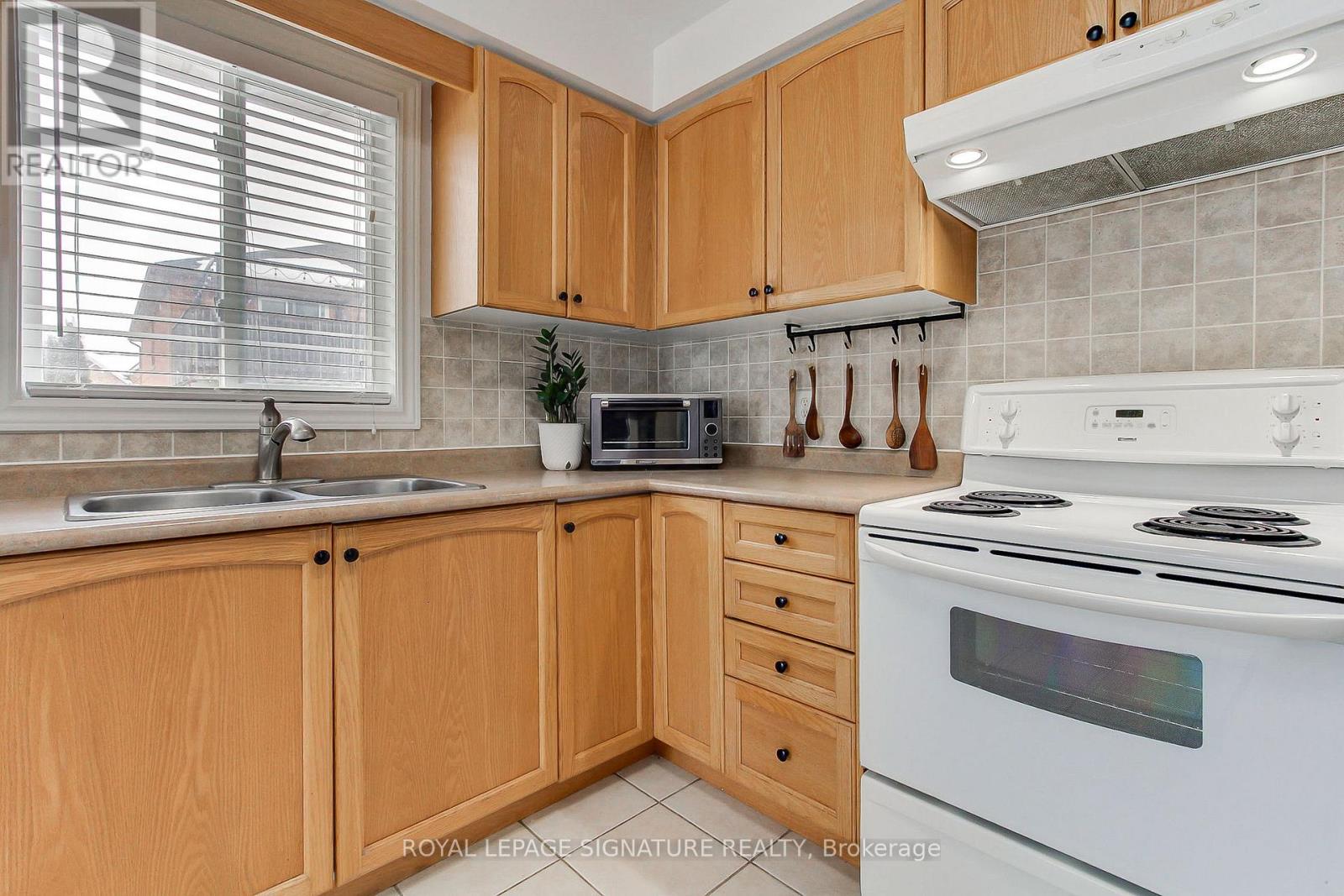 62 Cloughley Drive, Barrie (0 West), Ontario L4N 9T7 - Photo 16 - S12815324