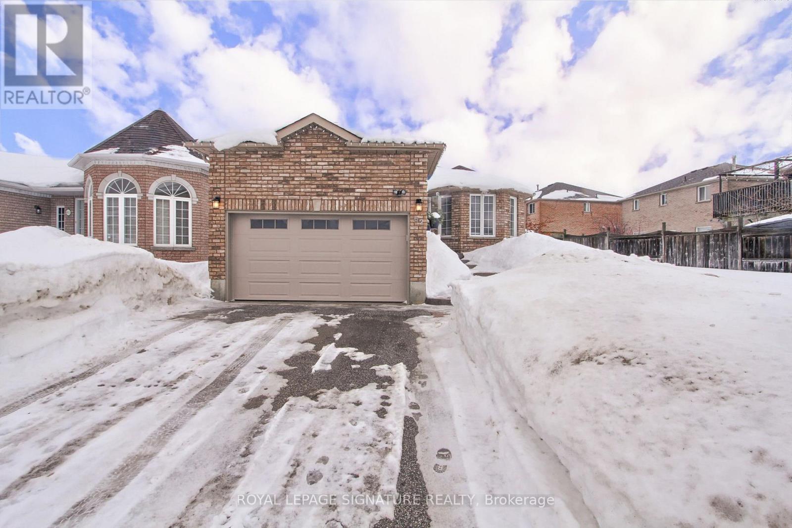 62 Cloughley Drive, Barrie (0 West), Ontario L4N 9T7 - Photo 2 - S12815324