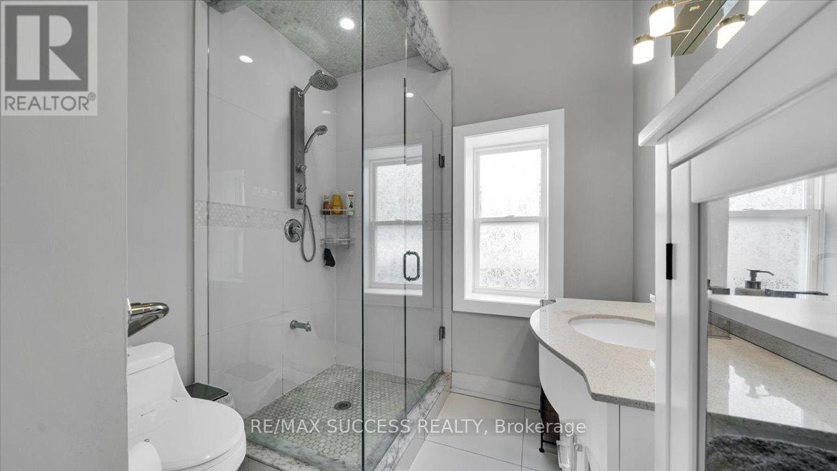 30 Maple Ave N Avenue, Mississauga, Ontario  L5H 2S1 - Photo 12 - W12815216