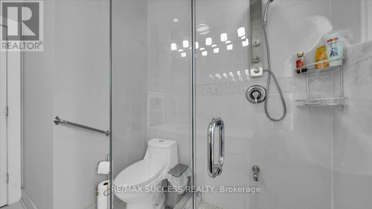 30 Maple Ave N Avenue, Mississauga, Ontario  L5H 2S1 - Photo 14 - W12815216