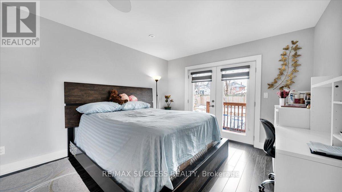 30 Maple Ave N Avenue, Mississauga, Ontario  L5H 2S1 - Photo 18 - W12815216