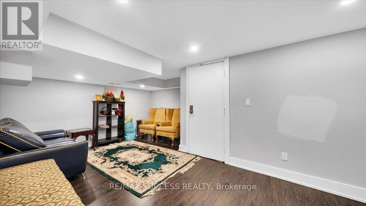 30 Maple Ave N Avenue, Mississauga, Ontario  L5H 2S1 - Photo 25 - W12815216