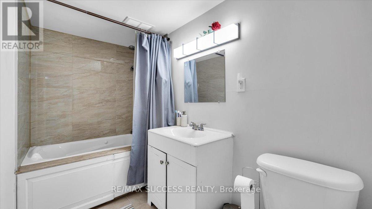 30 Maple Ave N Avenue, Mississauga, Ontario  L5H 2S1 - Photo 31 - W12815216