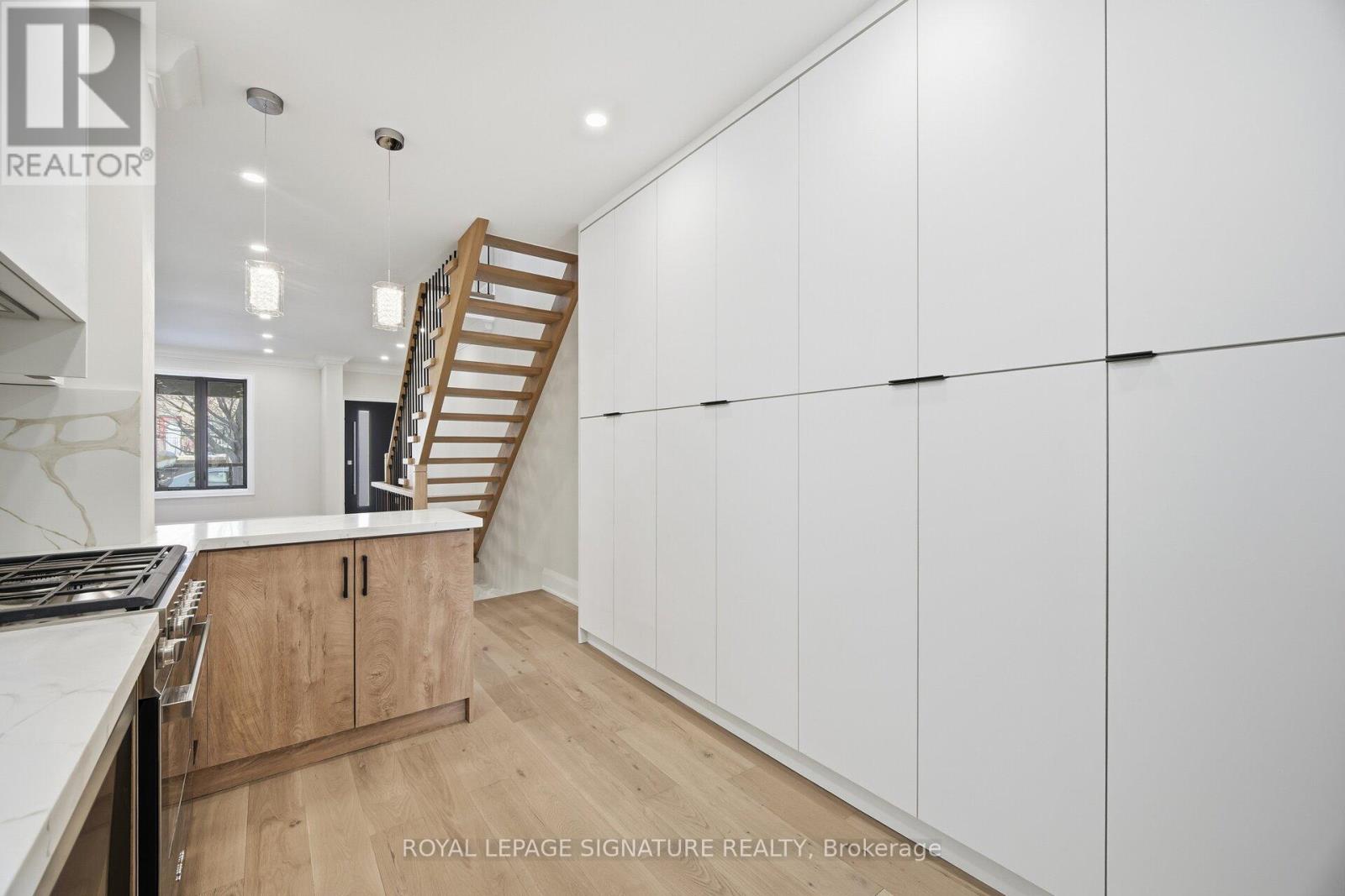 241 Maria Street, Toronto, Ontario  M6P 1W6 - Photo 12 - W12815222