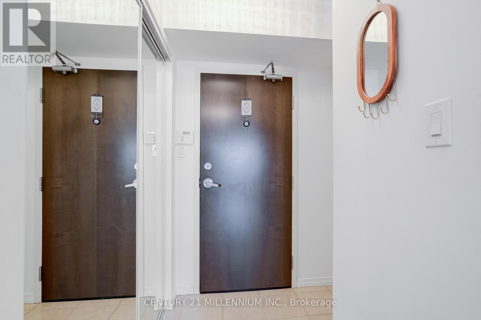 1503 - 9 George Street, Brampton, Ontario  L6X 0T6 - Photo 5 - W12815312